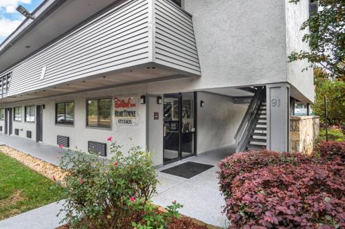 Conestee Hotel | HomeTowne Studios by Red Roof Greenville