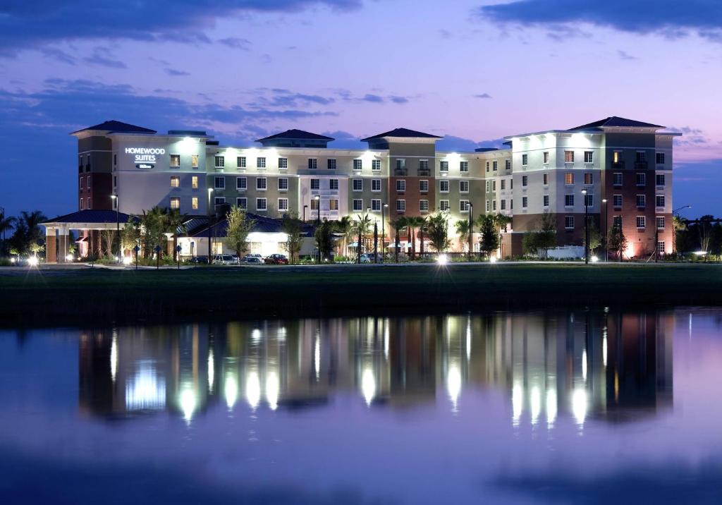 Port Saint Lucie Hotel | Homewood Suites Port Saint Lucie-Tradition