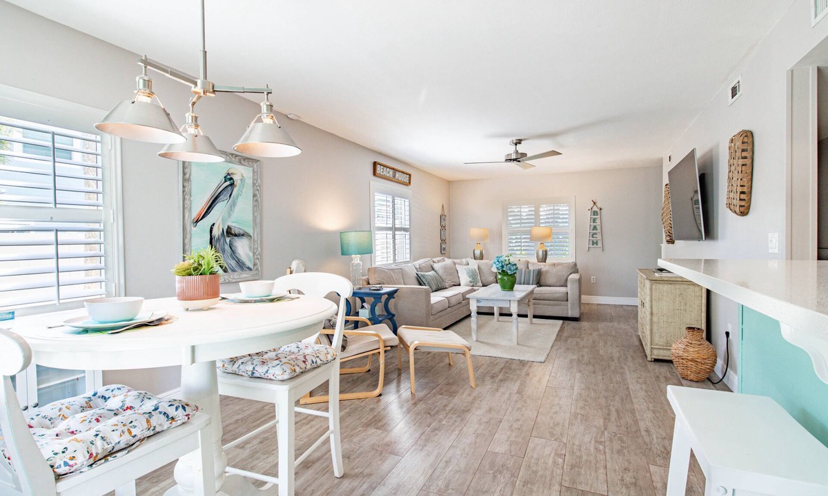 New Smyrna Beach House | <:>< HOT DEALS COZY-UPSCALE, WALK 2 BEACH/FLAGLER AVE, FENCED,CENTRAL BEACH.