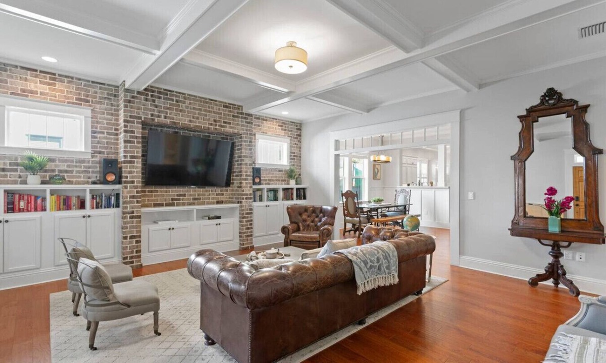 Riverside Heights House | Hot Tub Bungalow | Outdoor Bar | Downtown Tampa
