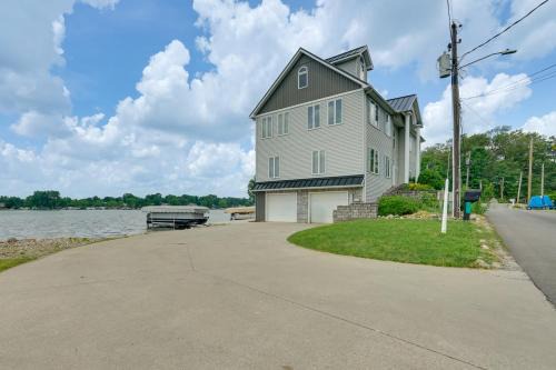 Hamilton House | Hot Tub & Dock: Waterfront Lake Hamilton Home