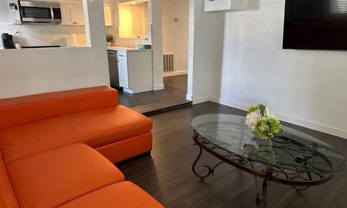 St. Petersburg House | House 3 BEDS -in 2 BR/2Bath FENCED Yard, Near Beaches
