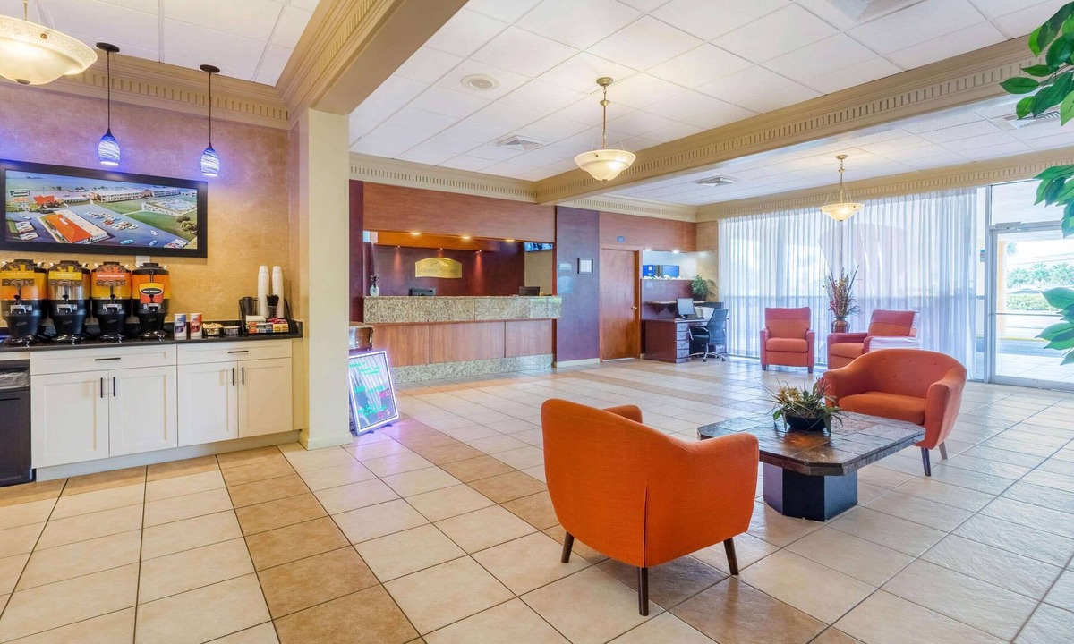 Lakeland Hotel | Howard Johnson by Wyndham Lakeland