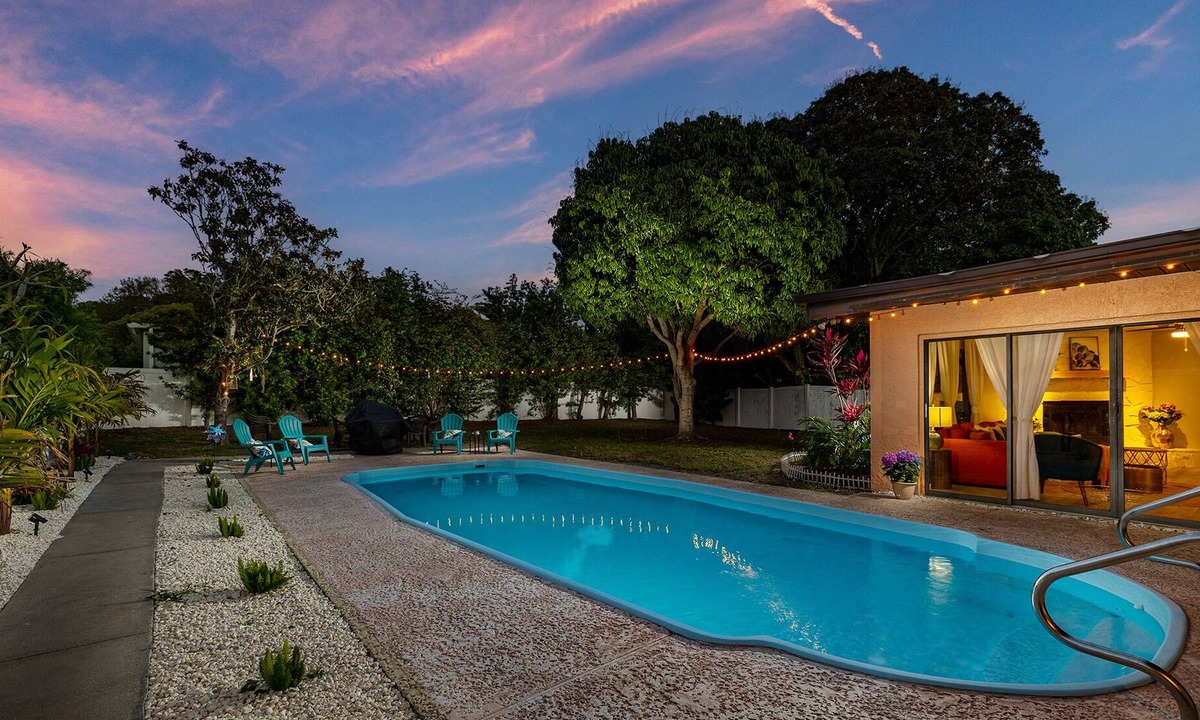 Seminole House | 🌴“Huge Pool Home 5 mins to Beaches and all the fun the Sunshine state offers”🌊☀️