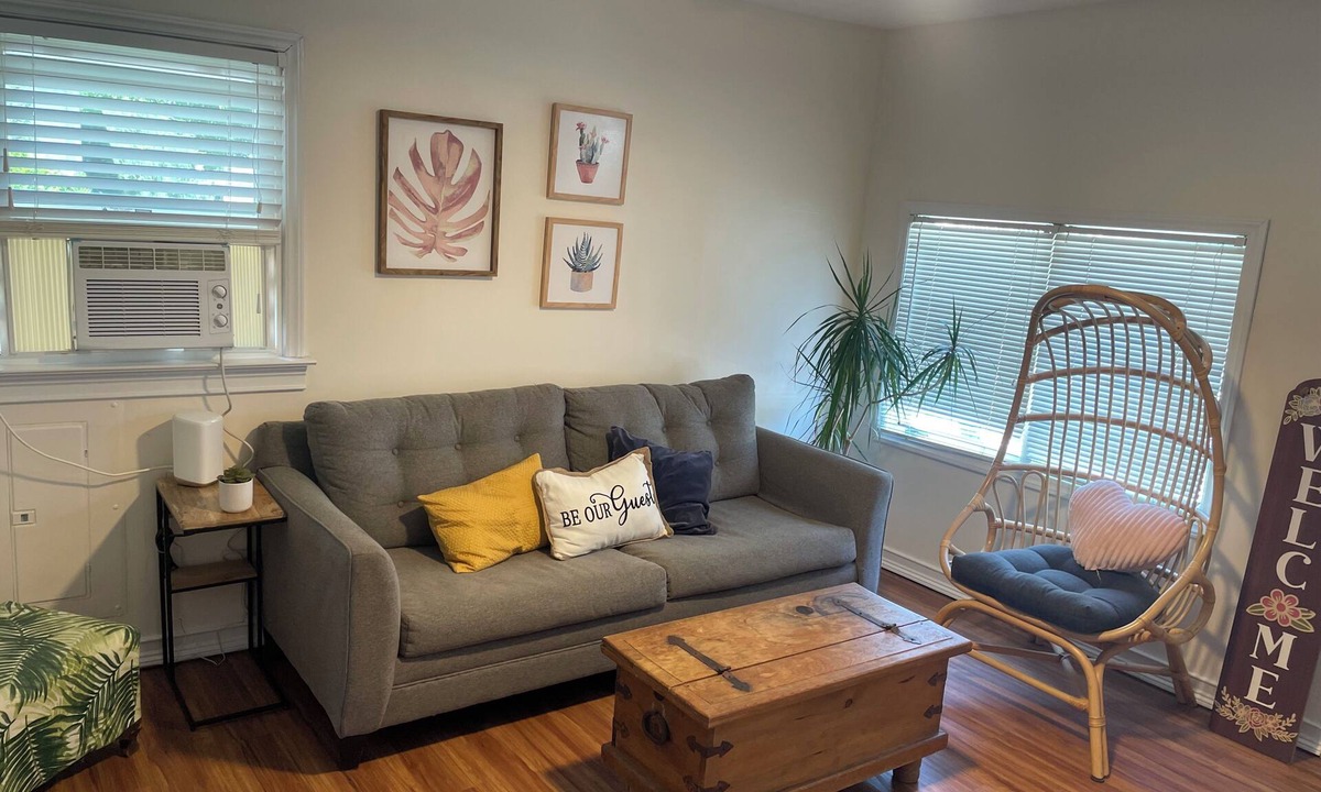 New Monmouth House | Ideal Beach Cottage - Jersey Shore Visitors, FIFA fans, Netflix community