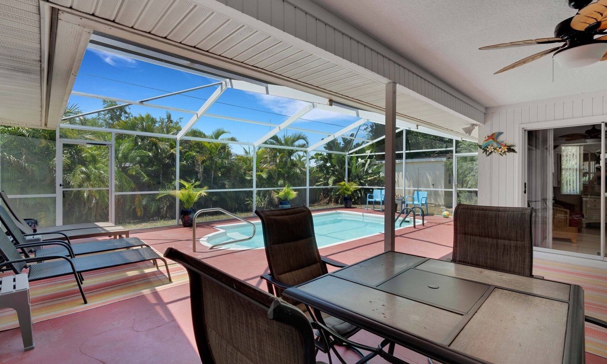 South Venice House | IMMACULATE 3BR 2 BATH PRIVATE POOL HOME MINUTES TO BEACHES, DOWNTOWN.