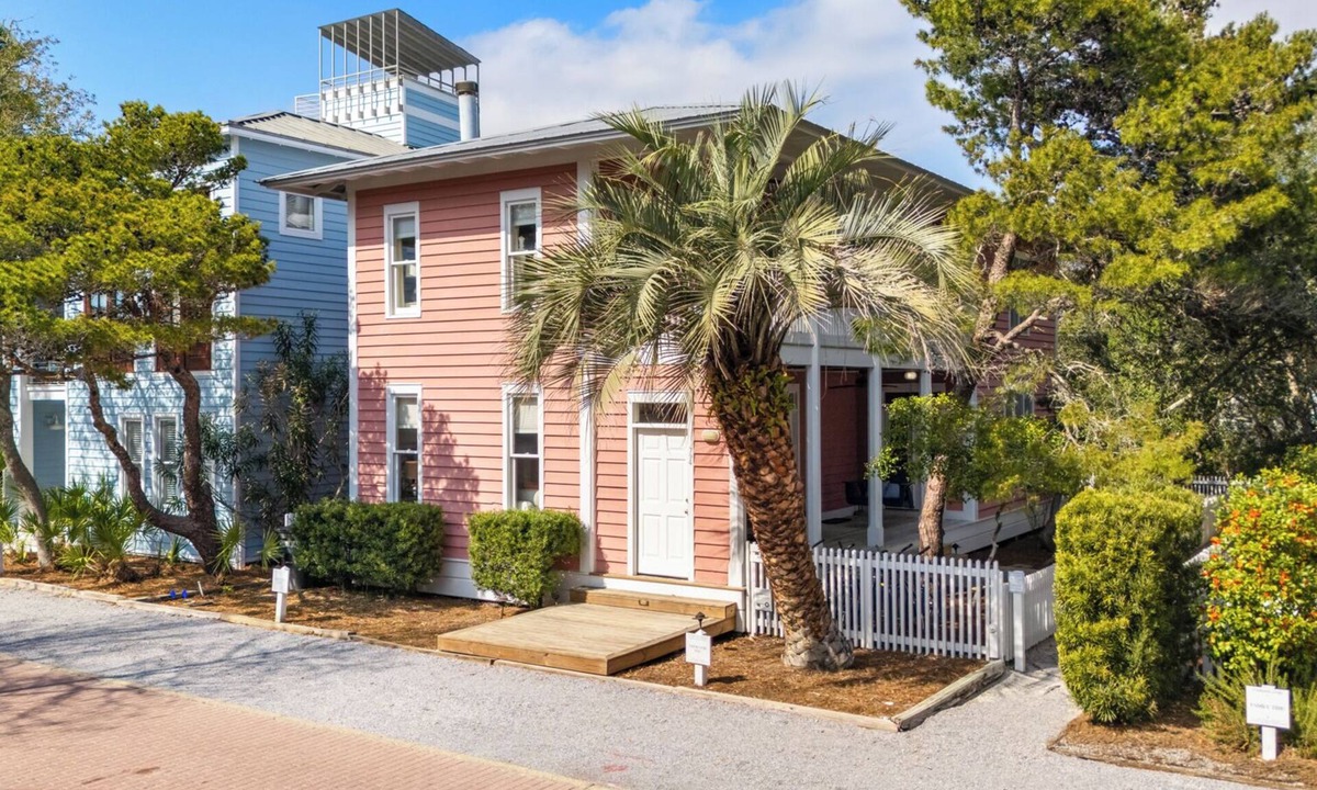 Seaside House | IN SEASIDE - STEPS TO POOL AND PRIVATE BEACH!