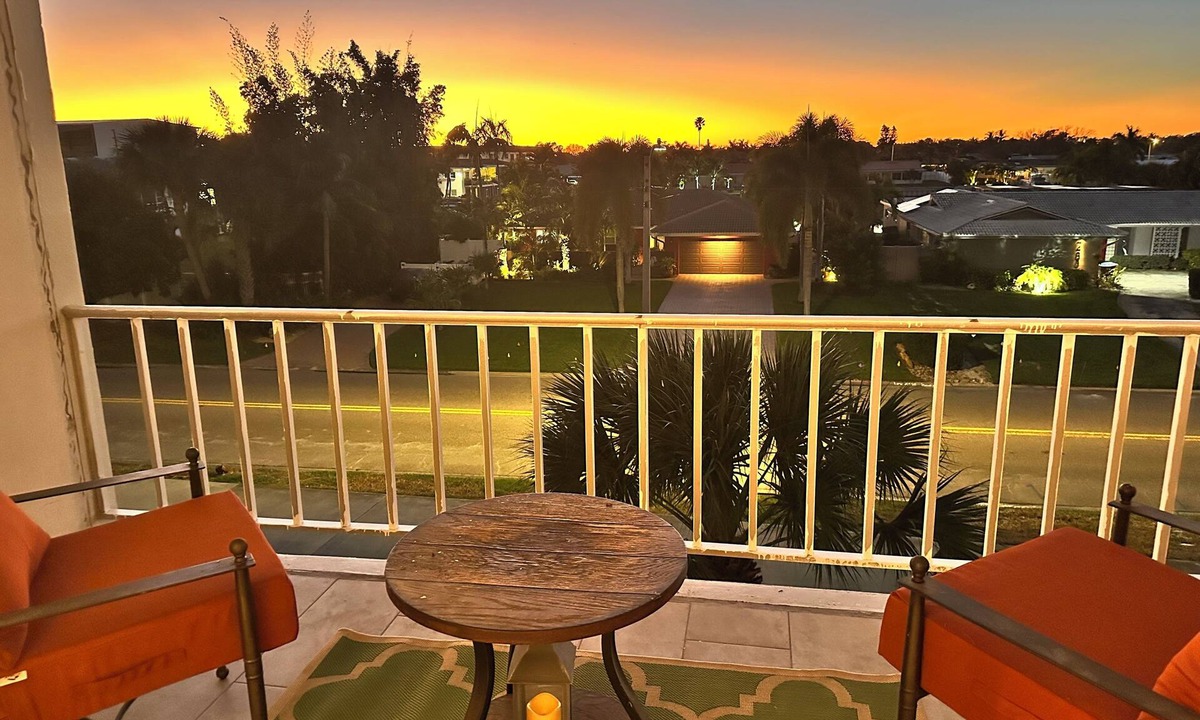 St. Petersburg Condo | INDEPENDENCE FROM INFLATION Stay between 7/8-8/8 & receive add 20%off, 3ngt min.