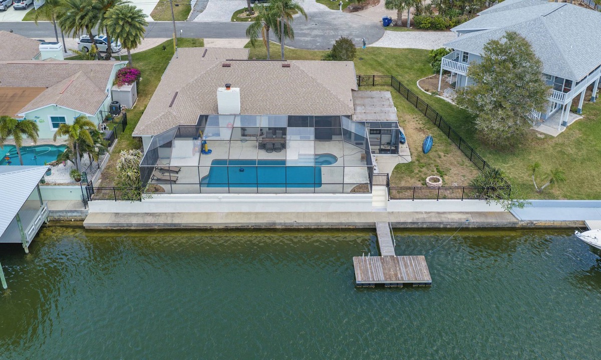 Spring Hill House | Inviting 4-bedroom house with pool on deep water canal in Hernando Beach