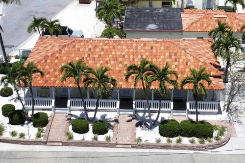 Madeira Beach House | Island Paradise Cottages - Triplex