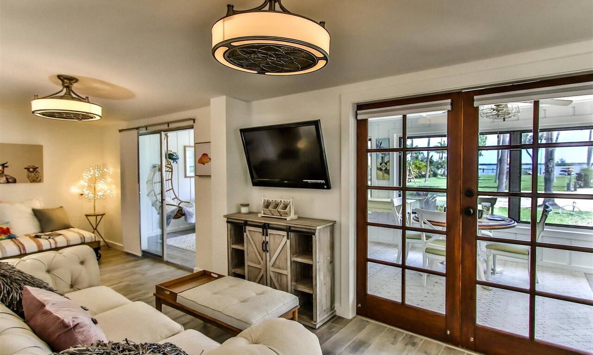 Sebastian House | Island View Cottages Sebastian