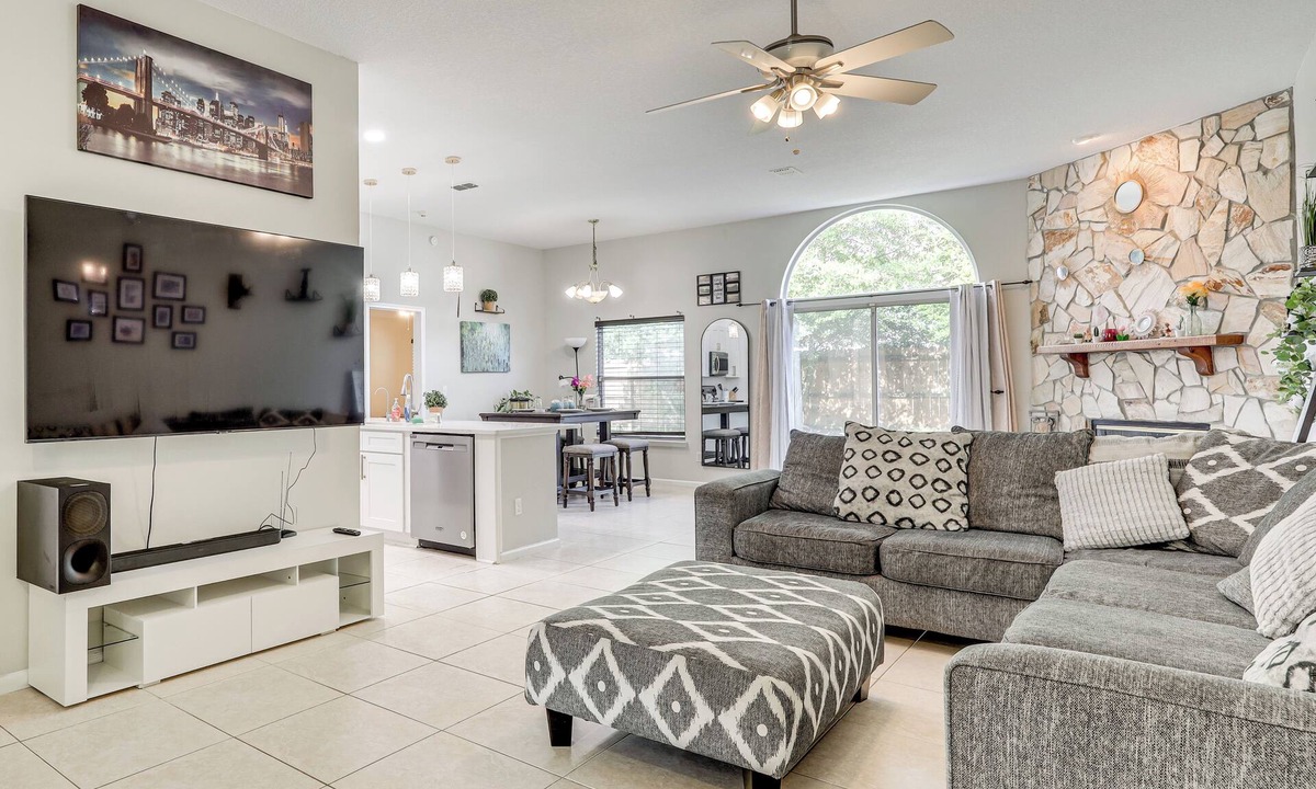 Southside House | Jacksonville Family Home: Near Shopping & Dining!