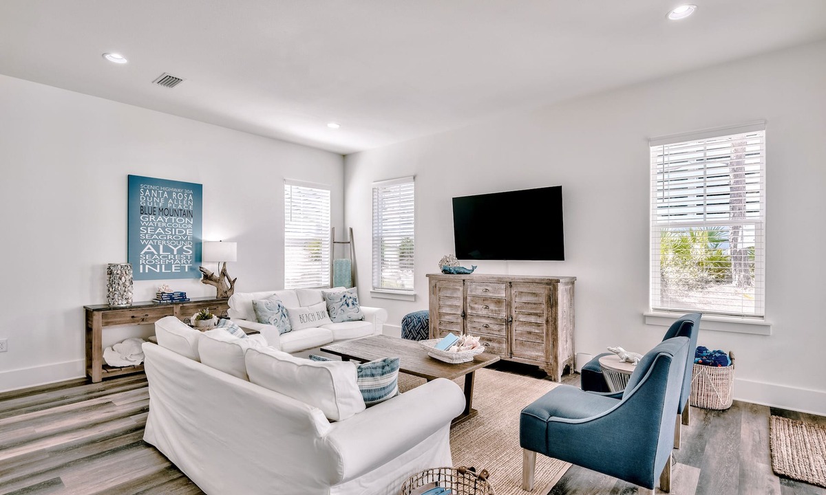 Santa Rosa Beach House | JULY AUGUST dates available - Heated Pool & Hot Tub- 4BR, 2 king, 2 queen