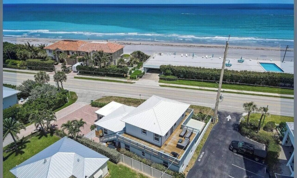 Juno Beach House | Juno Beach Access directly across street - 3bed/2.5bath house BEST LOCATION