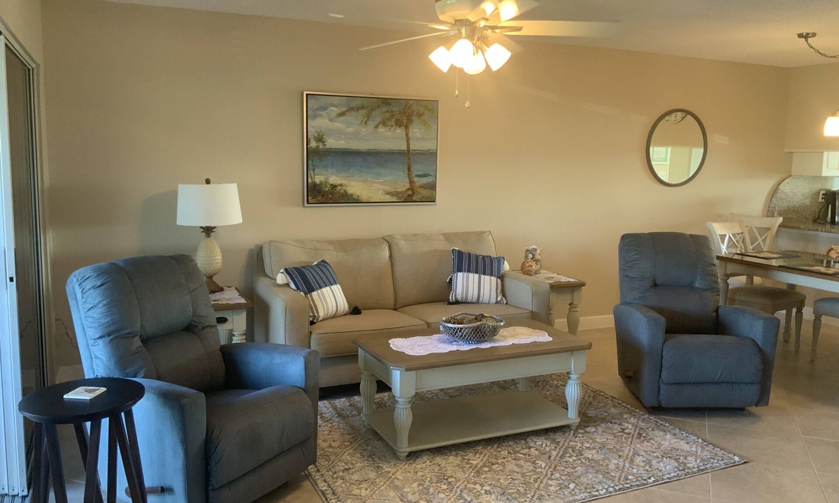 Jupiter Condo | Jupiter Bay Garden View Easy Walk to Carlin Park Beach, Shops, Restaurants& Fun