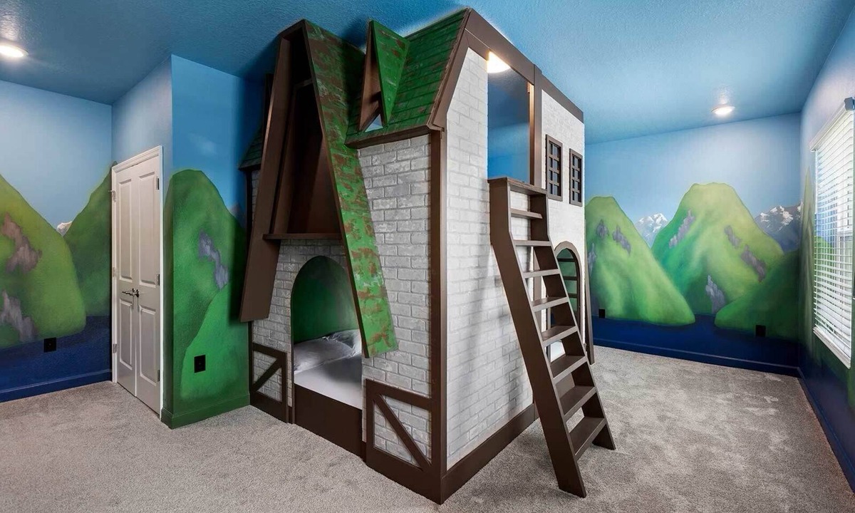Melbourne Beach House | Karaoke Cove | Music Rm, PVT Pool, Fun LR/DR, Storybook Theme BR, Steps to Beach