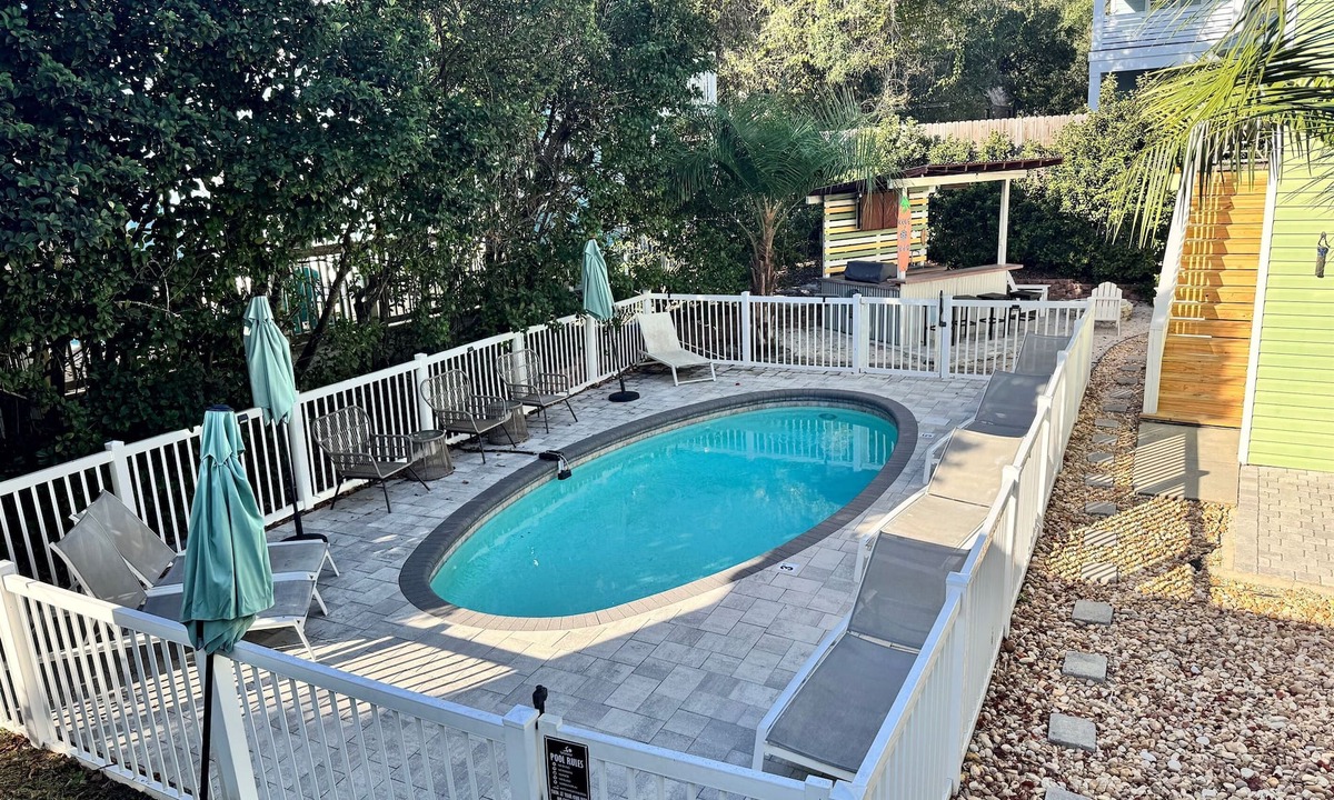 Crystal Beach Cottage | Kemp’s Kove | 5BR Private Pool | <5 Min Walk to Beach | Sleeps 14 | Dog Friendly