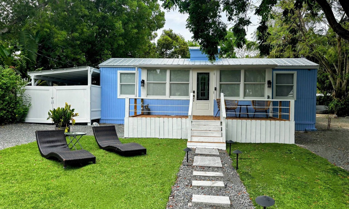 Anglers Park House | Key Largo Conch house steps from the sea