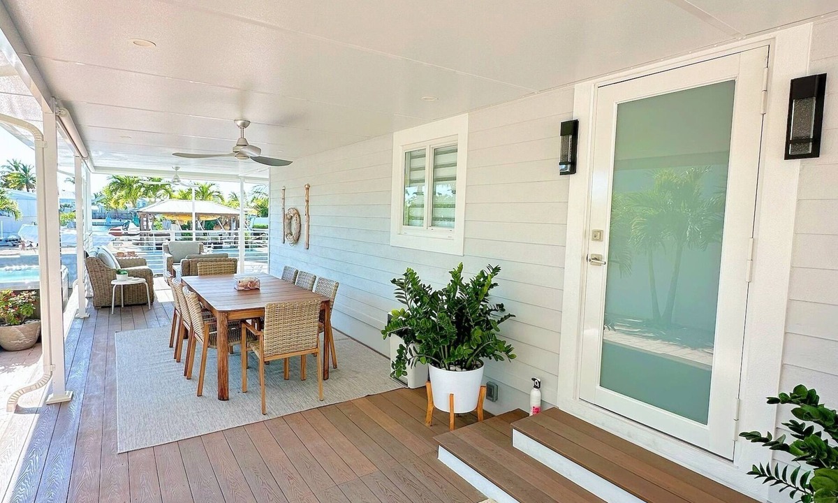 Cross Key Waterways House | Key Largo Waterfront Vacation Rental. 45’ Dock . 28 Day Minimum Stay.