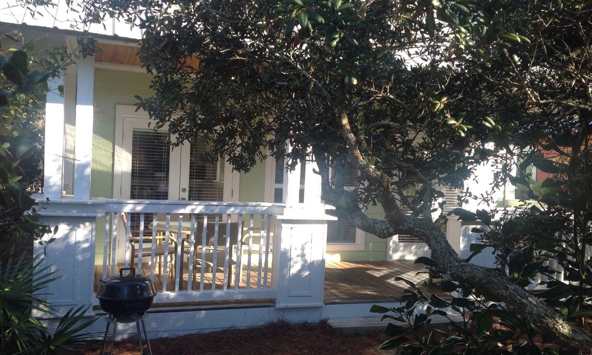 Seacrest Cottage | Key Lime - renovated, 3bd/2bth, Covered Porch/Pool/5 Min Walk to Set Up on Beach