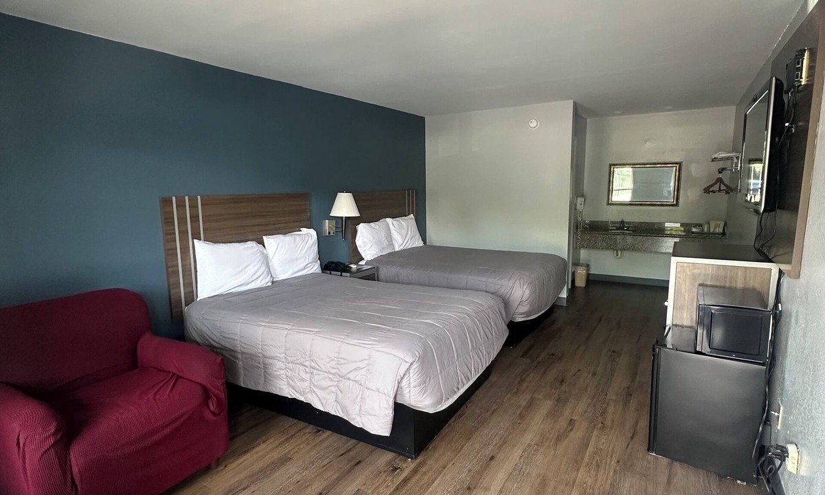 Clanton Hotel | Key West Inn - Clanton