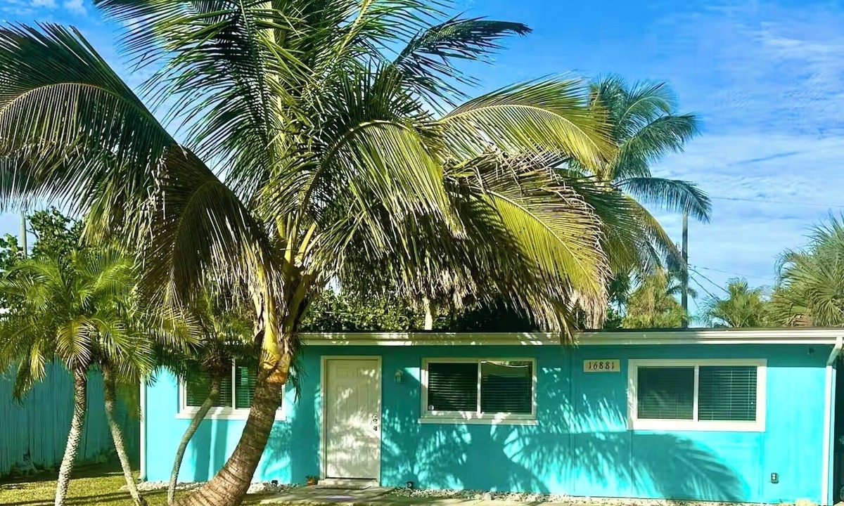 Truckland House | Kid-friendly beachy house off Sanibel&FM Beach!