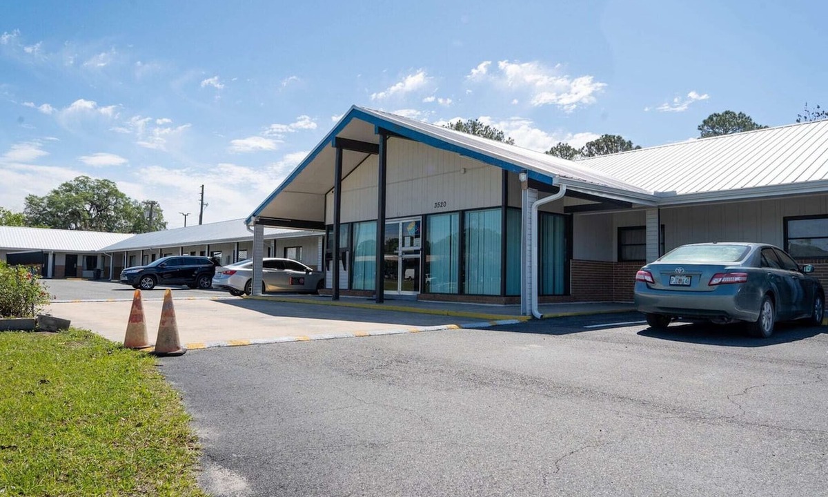Ocala Apartment | King Bed Non-Smoking