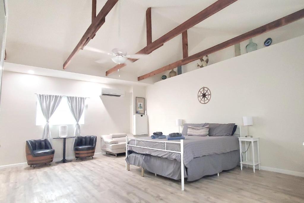 La Vista House | King Size Sassy Studio