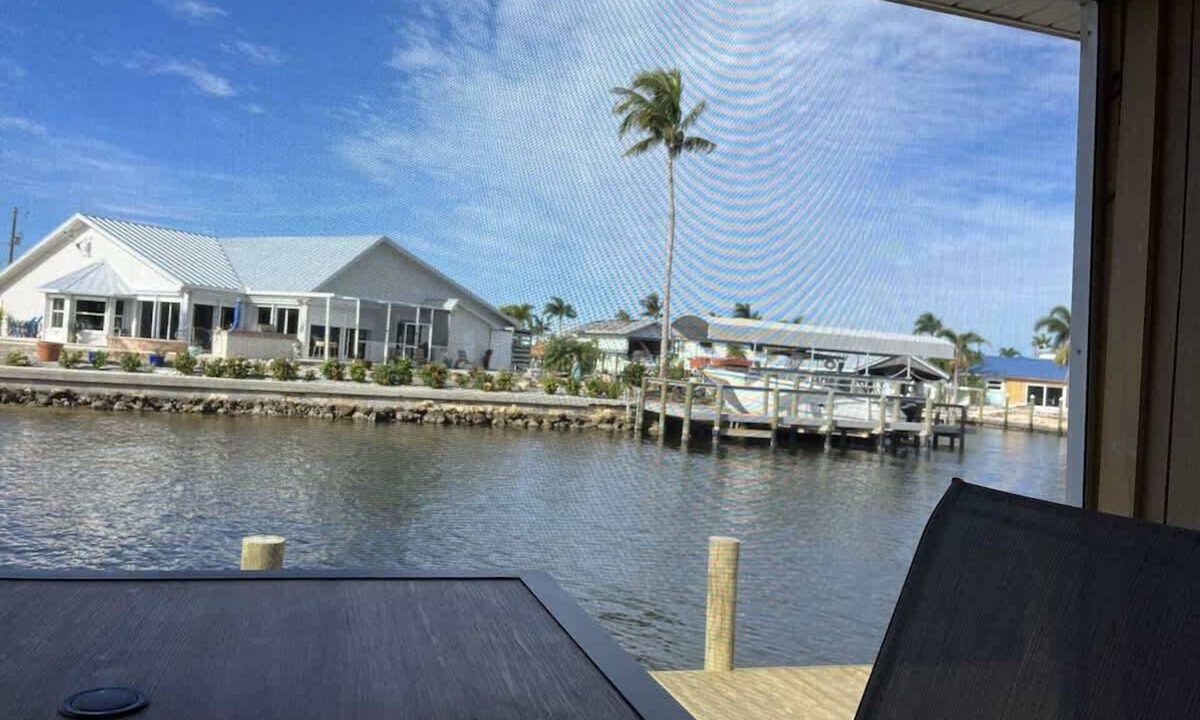 Saint James City Apartment | King Suite on Canal