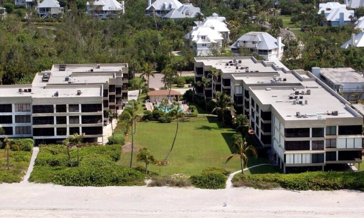 Sanibel Condo | Kings Crown #114 3 Bedrooms 2 Baths Overlooking the water