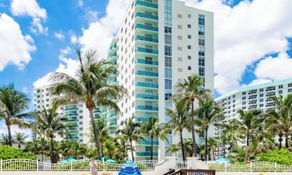 Hollywood South Central Beach Condo | Komffy Apartment w/2 King Bed and OceanView at Tides