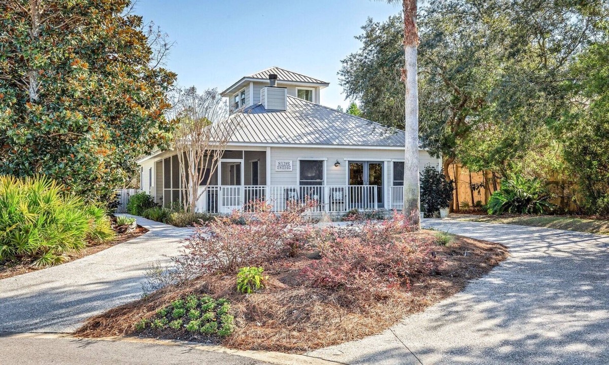 Seagrove Beach House | L'escapade, Old Seagrove, Near Seaside, Private Heated Pool, Close to Beach