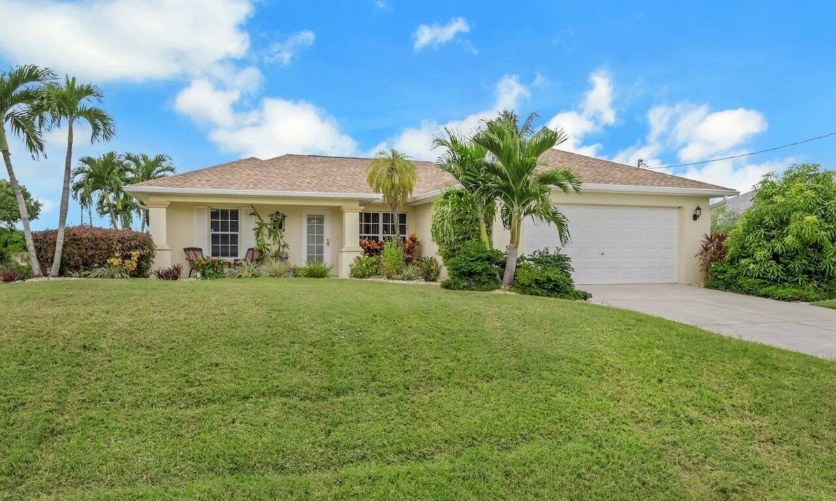 Diplomat Villa | La Isla Coral 1032 Quiet Retreat 3BR NE Cape Pool Home