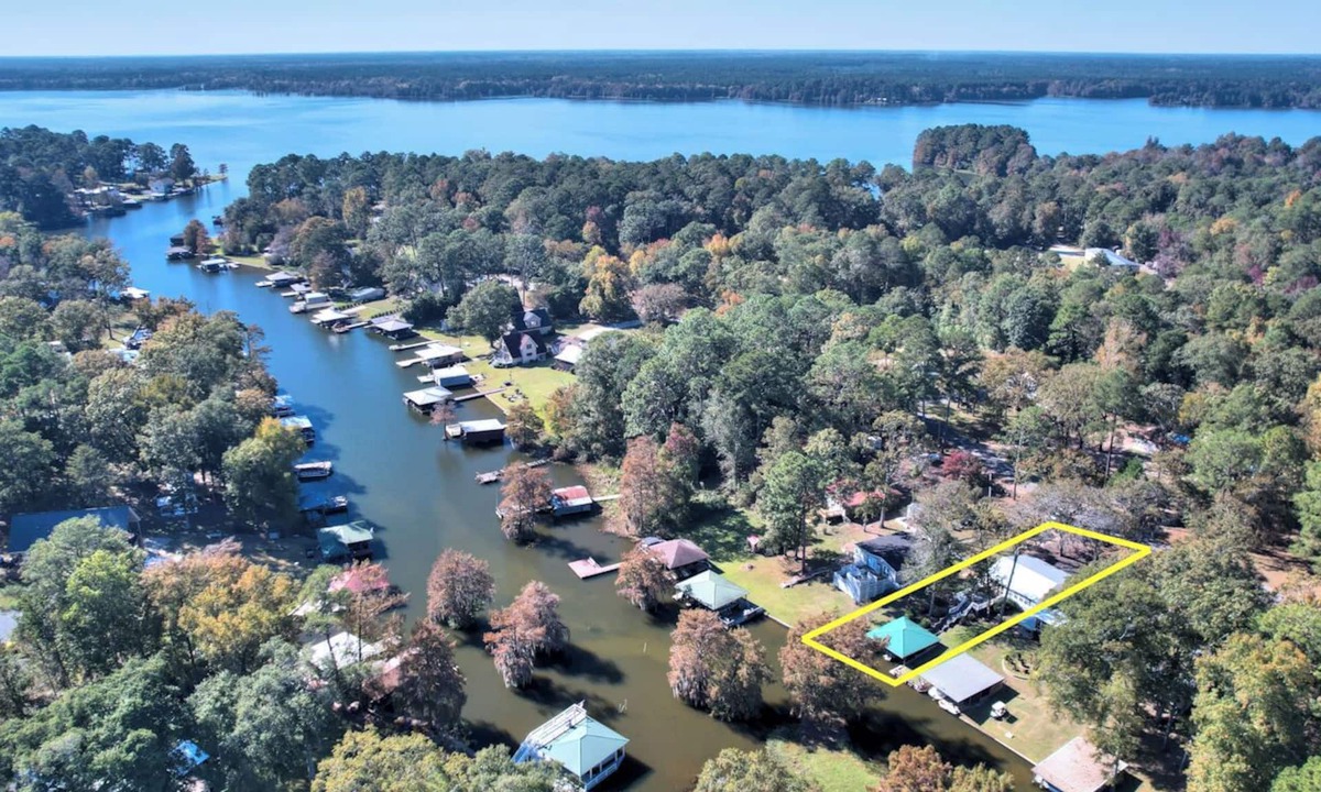 Cordele House | Lake Blackshear water views -Relax, Fish, Recharge