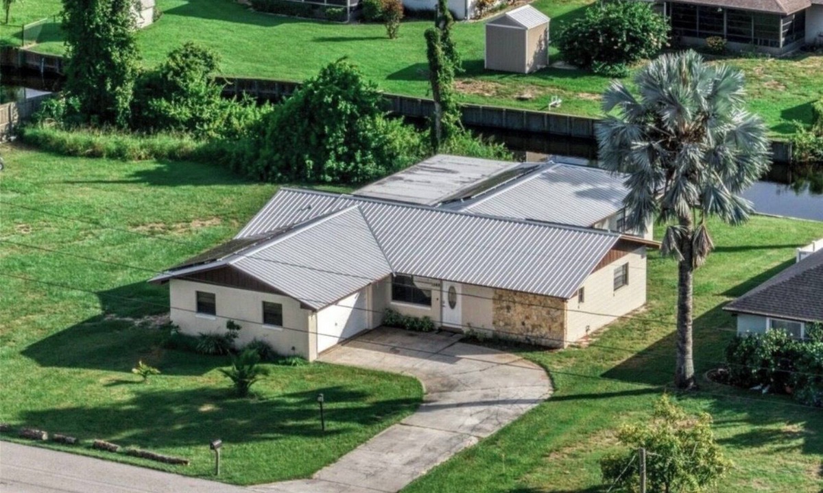 Sylvan Shores House | Lake Clay Canal Escape Porch Close to Downtown