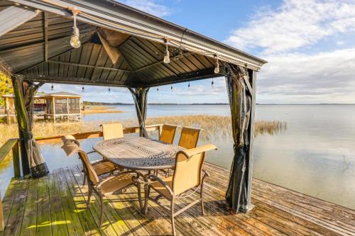 Leesburg House | Lake Harris Retreat: Fisherman's Paradise