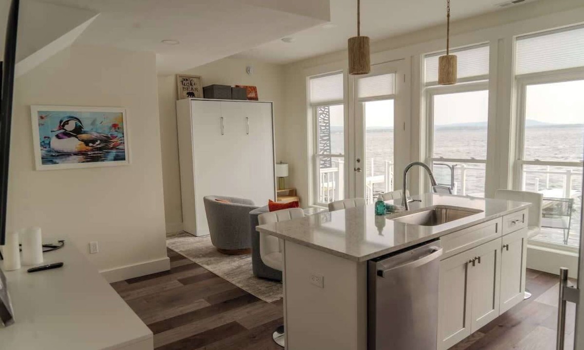 Oden House | Lake Life, Modern Style! W/Hot tub and Kayaks!