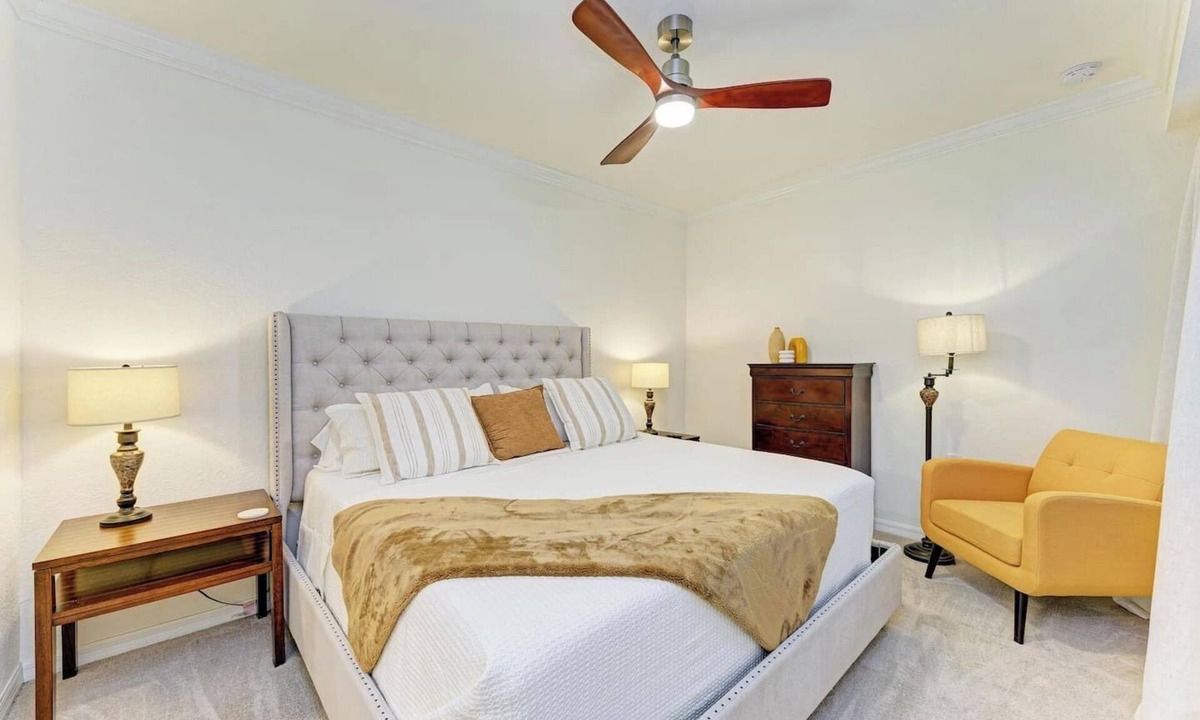 Lakewood Ranch Condo | Lake Views | Over The Top Golf |