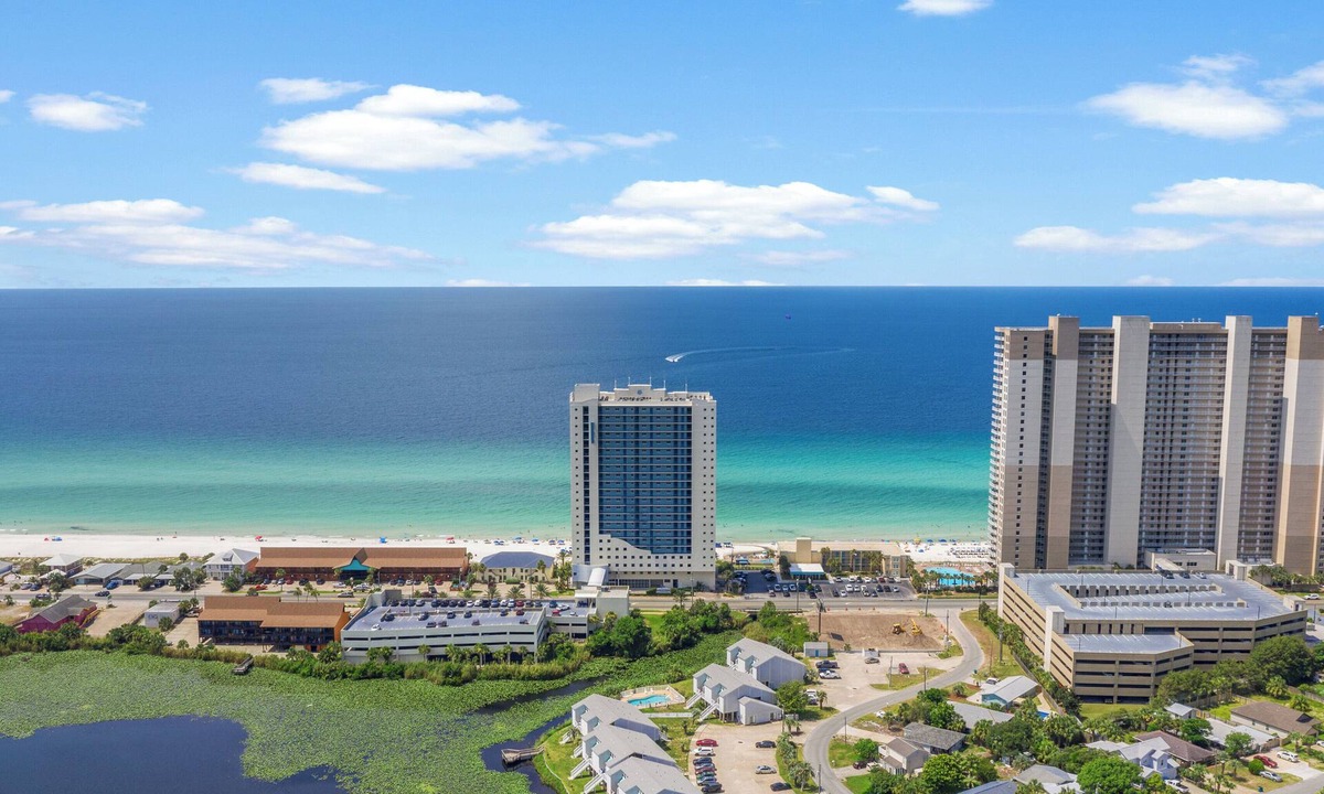 El Centro Beach Apartment | Lakefront Beach condo in Panama City Beach Florida! Within 1/2 mile of Pier Park