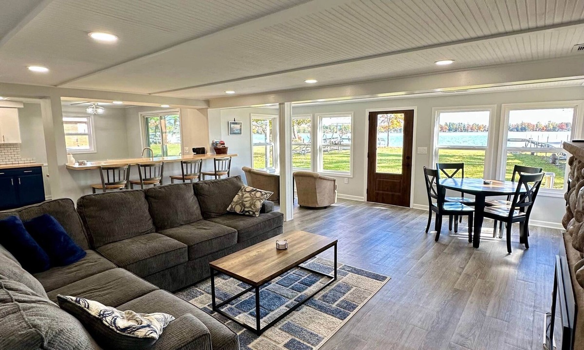 Gaylord House | Lakefront Cabin, Sleeps 14, Golf, Hiking, Fishing, Fire Pit, Fall Colors