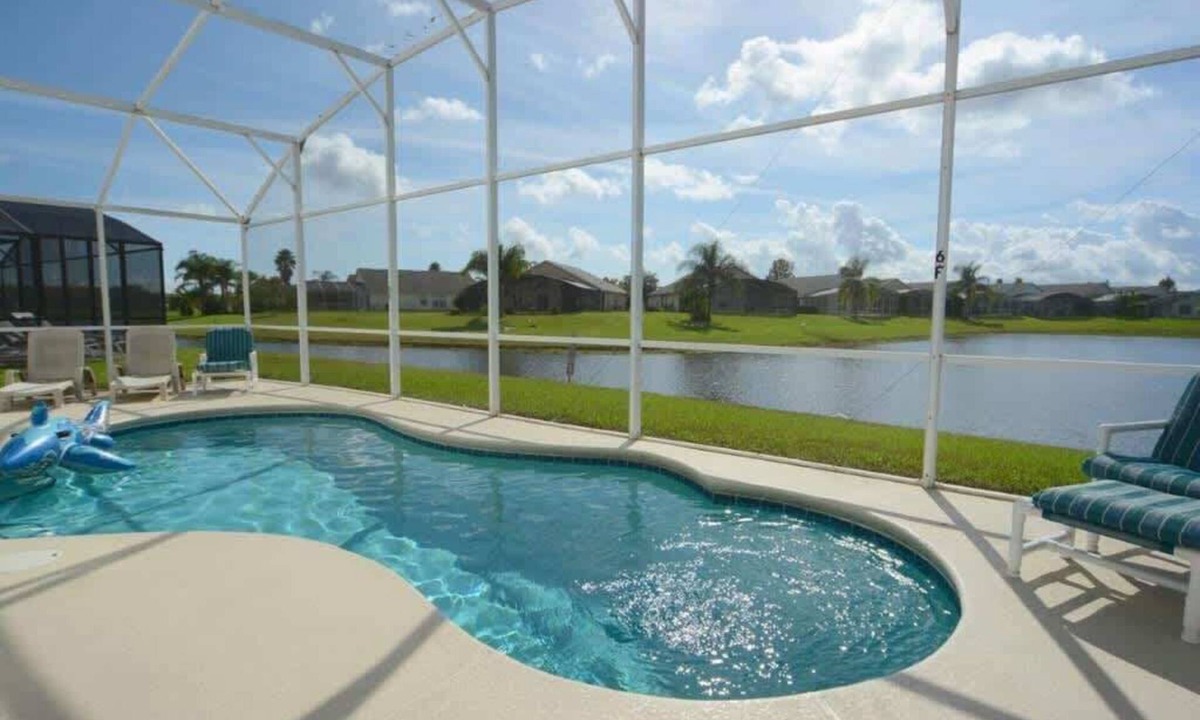 Eagle Pointe South House | Lakefront Pool Home Near Disney & Universal