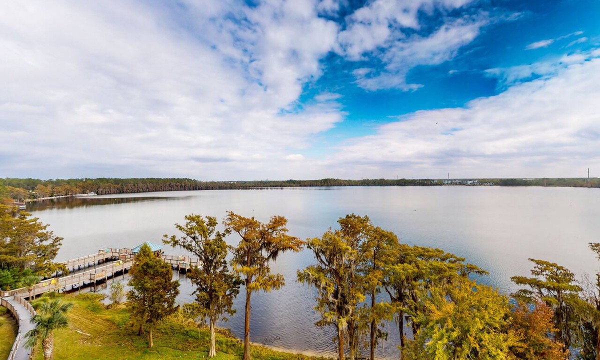 Florida Central Atlantic Coast Condo | Lakefront retreat near attractions with lake view, AC, WiFi, pool, hot tub & gym
