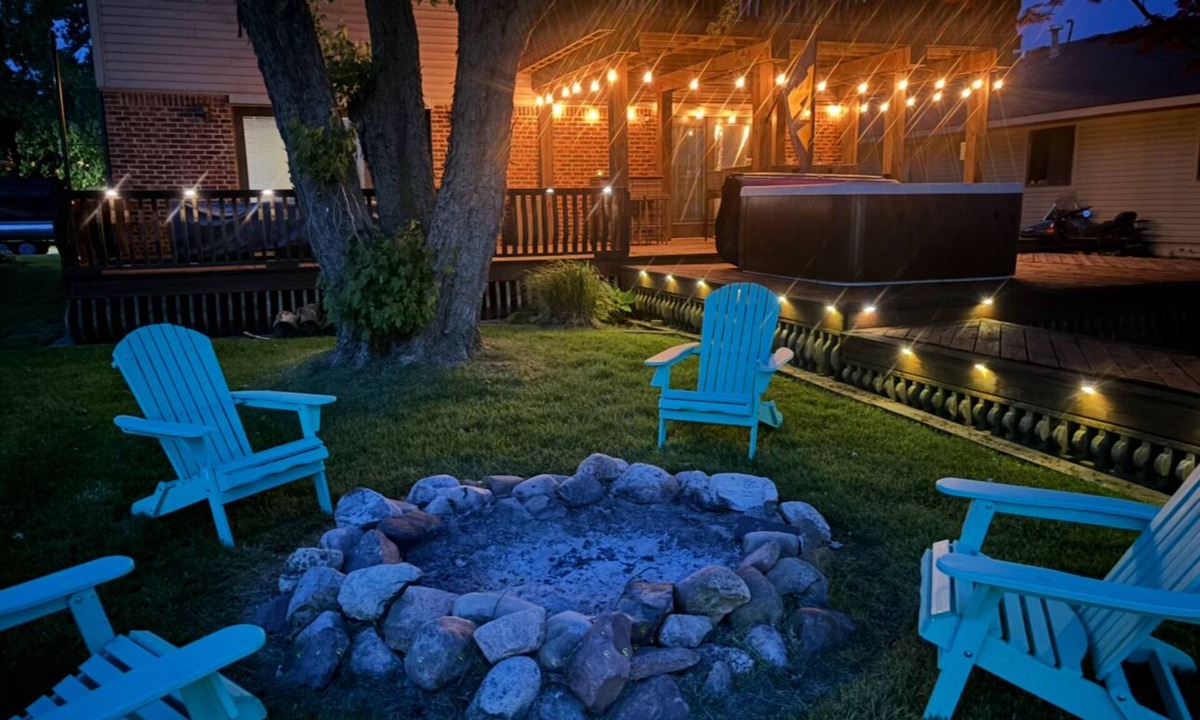 Anchorville House | Lakefront Retreat with hot tub & free boat dockage