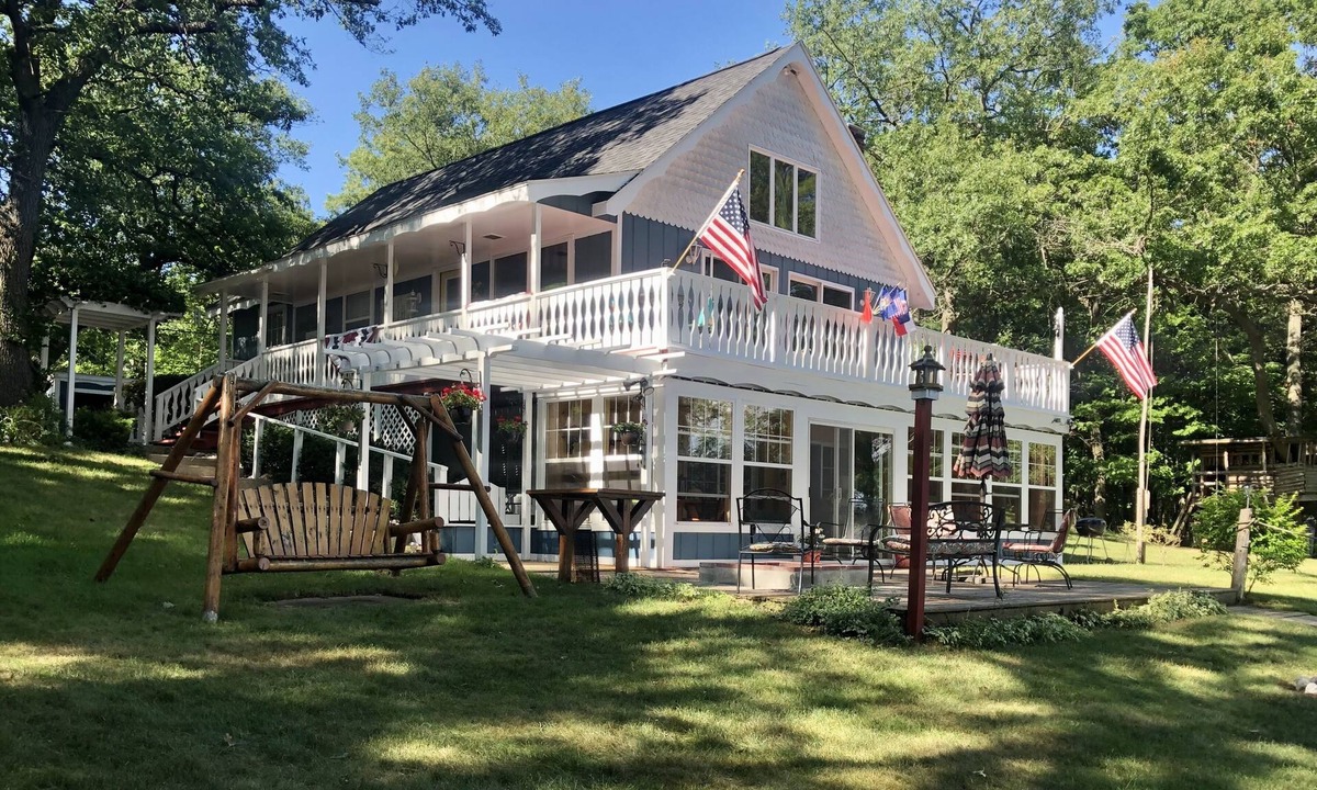 Manistee Apartment | Lakefront Vacation Rental! Walk to Lake Michigan!