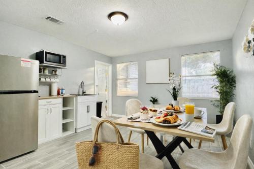 Crystal Lake House | Lakeland Retreat Quiet Patio Free Parking