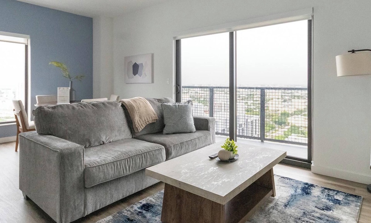 Overtown Apartment | Landing | Amazing 2BD, Pool