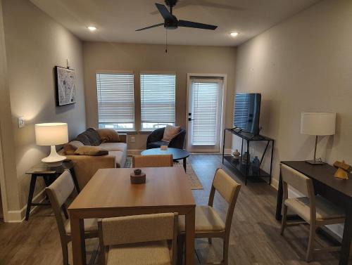 Newberry Apartment | Landing Apartments - Vanguard