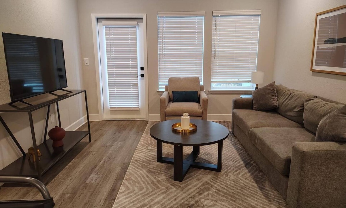 Newberry Apartment | Landing | Beautiful 1BD, Pool, Gym