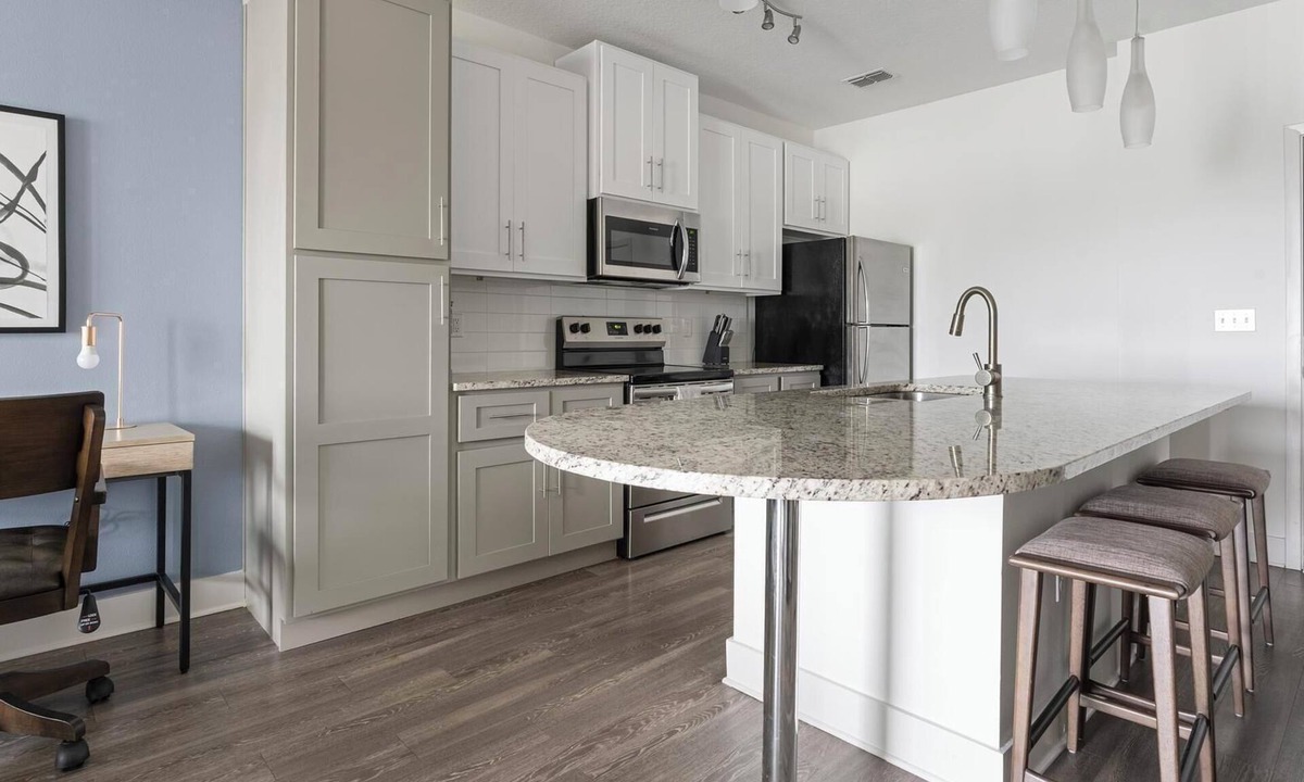 Venice Apartment | Landing | Beautiful 2BD, Clubhouse, Pool