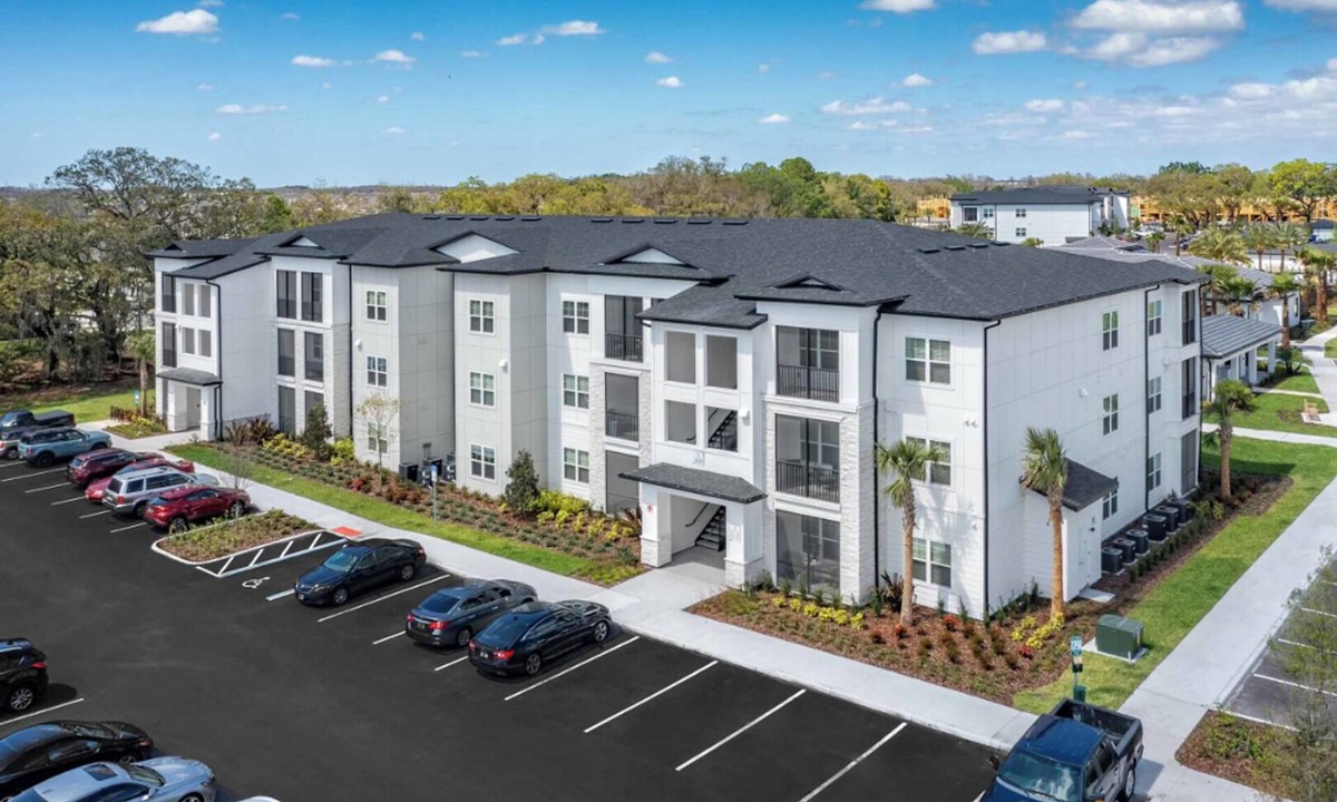 Southeast Orlando Apartment | Landing | Chic 1BD, Gym, Pool